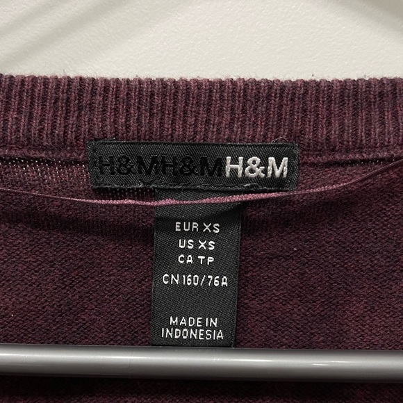 H&M 3/4 Sleeve Argyle Burgundy Sweater - Picture 2 of 3
